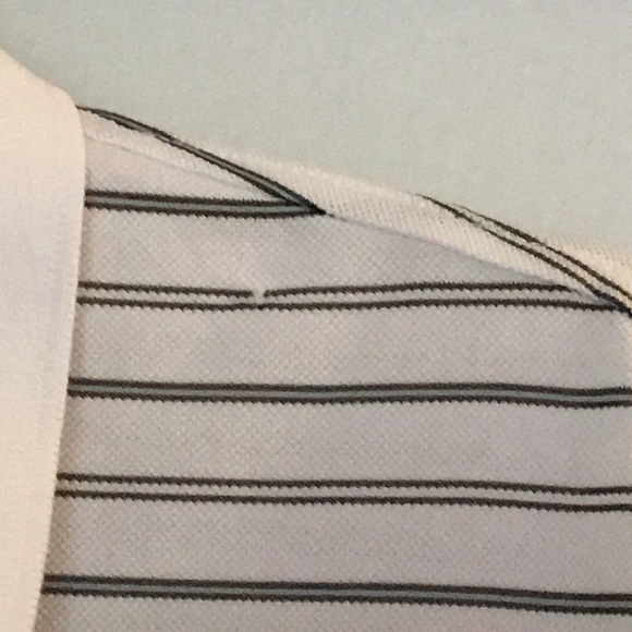 Izod.  Med.  Thin, lightweight, short sleeve polo - Picture 4 of 8